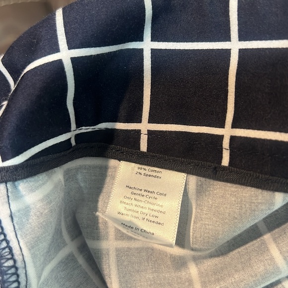 Talbots petite woman’s geometric signature pants blue and white - Picture 5 of 5